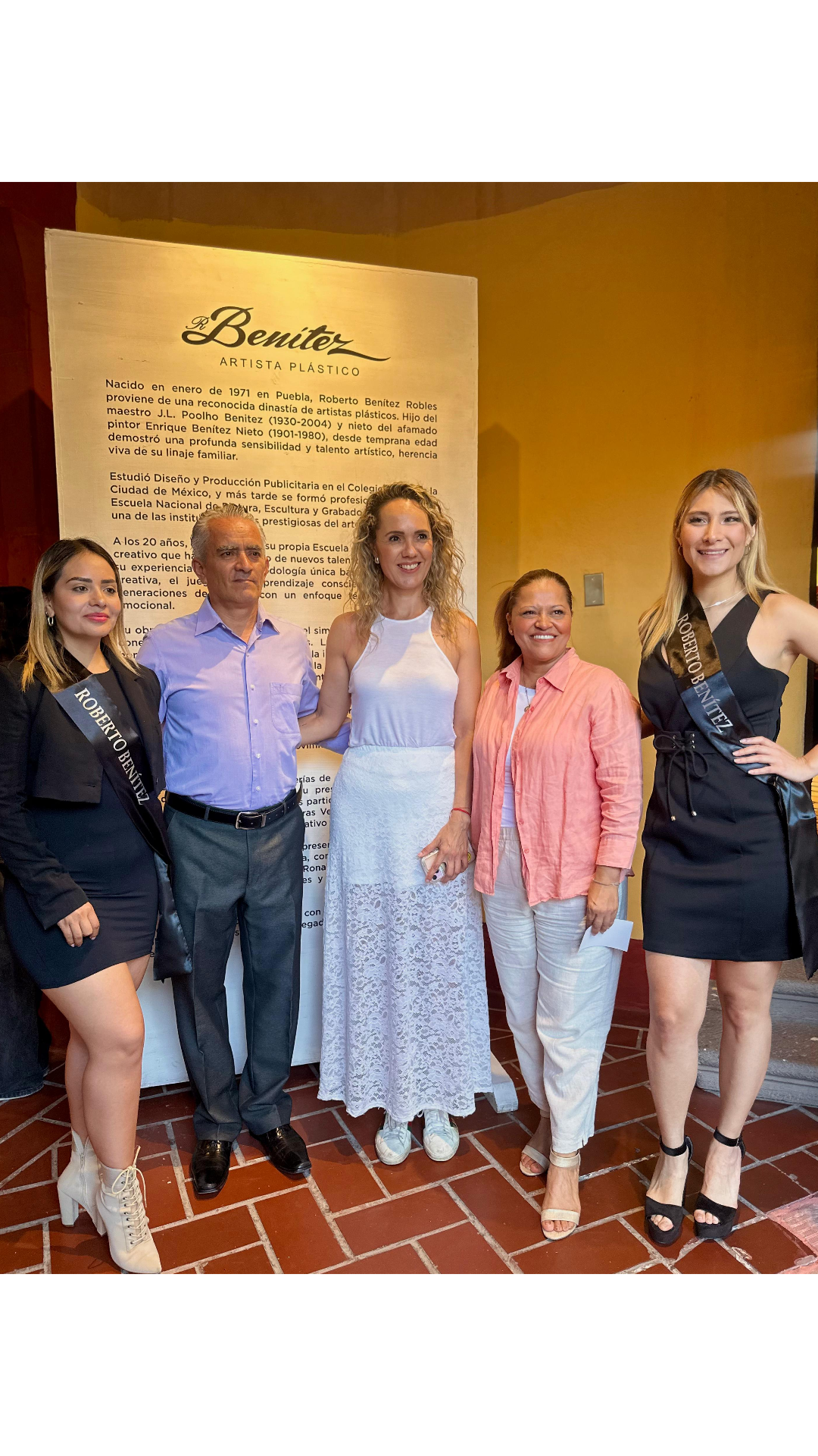 Inauguración de la muestra plástica de Roberto Benítez en el Centro Cultural Casa del Faldón, con presencia de Fadya Ramos Mojica en representación del alcalde Felifer Macías, Querétaro 2025